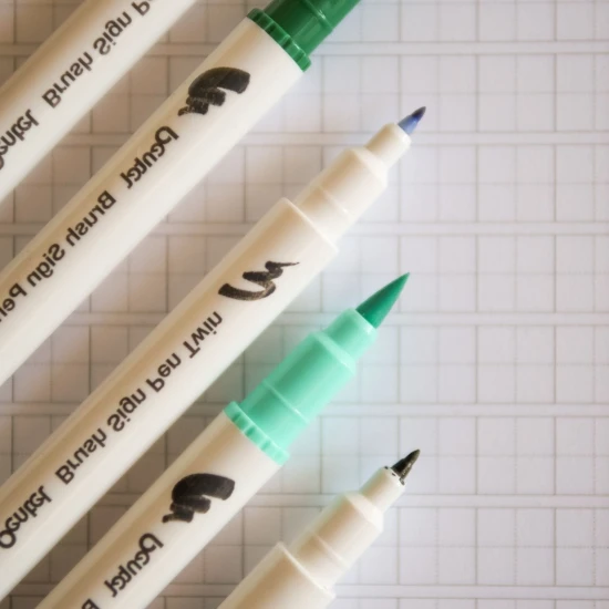 kolorowe brushpeny do hanzi, kolorowe brushpeny do kanji, brushpen do pisania po zjatycku, brushpeny z kolorowymi końcówkami