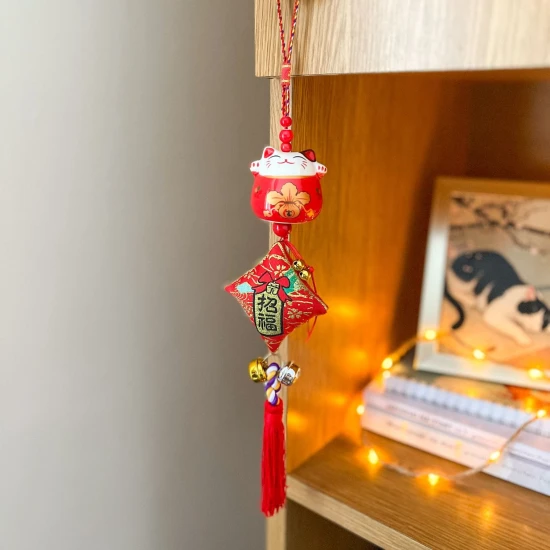 Zawieszka na szczęście Maneki Neko - czerwony